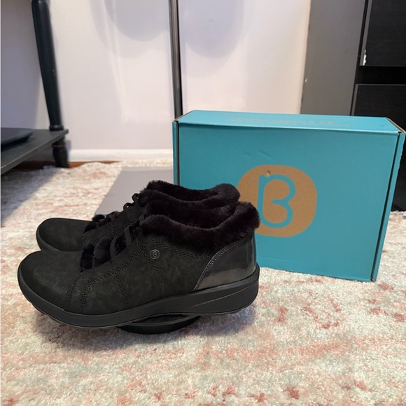 Bzees Black Women's Slip-On Sneakers - Picture 2 of 4